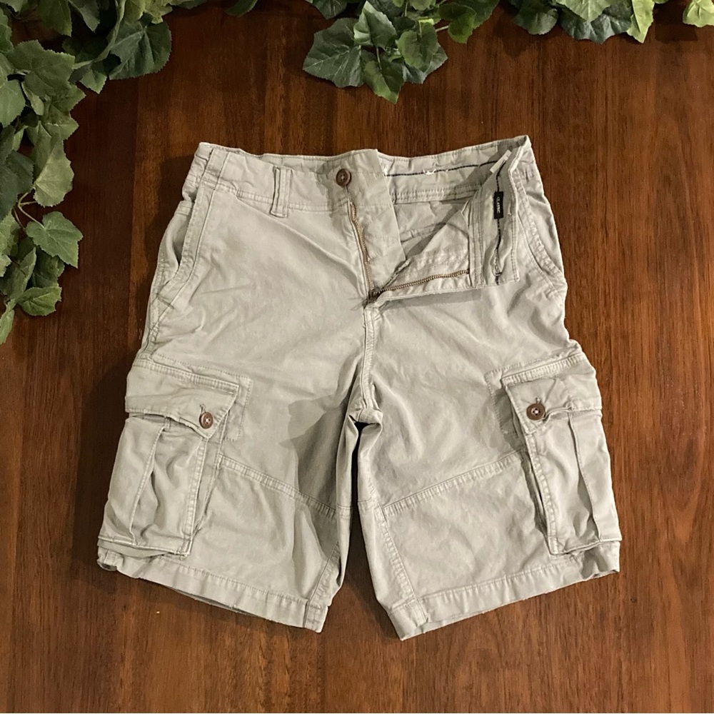 Men’s Light Tan Khaki Classic Fit Cargo Shorts Size 29